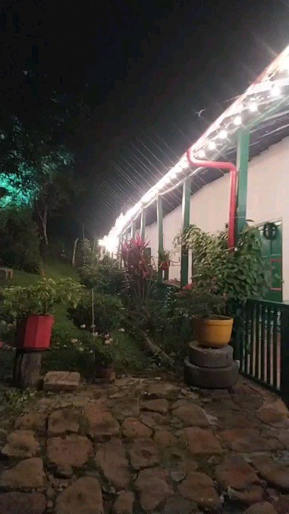 Hostria calicha este video muestra la Hosteria por fuera y dentro